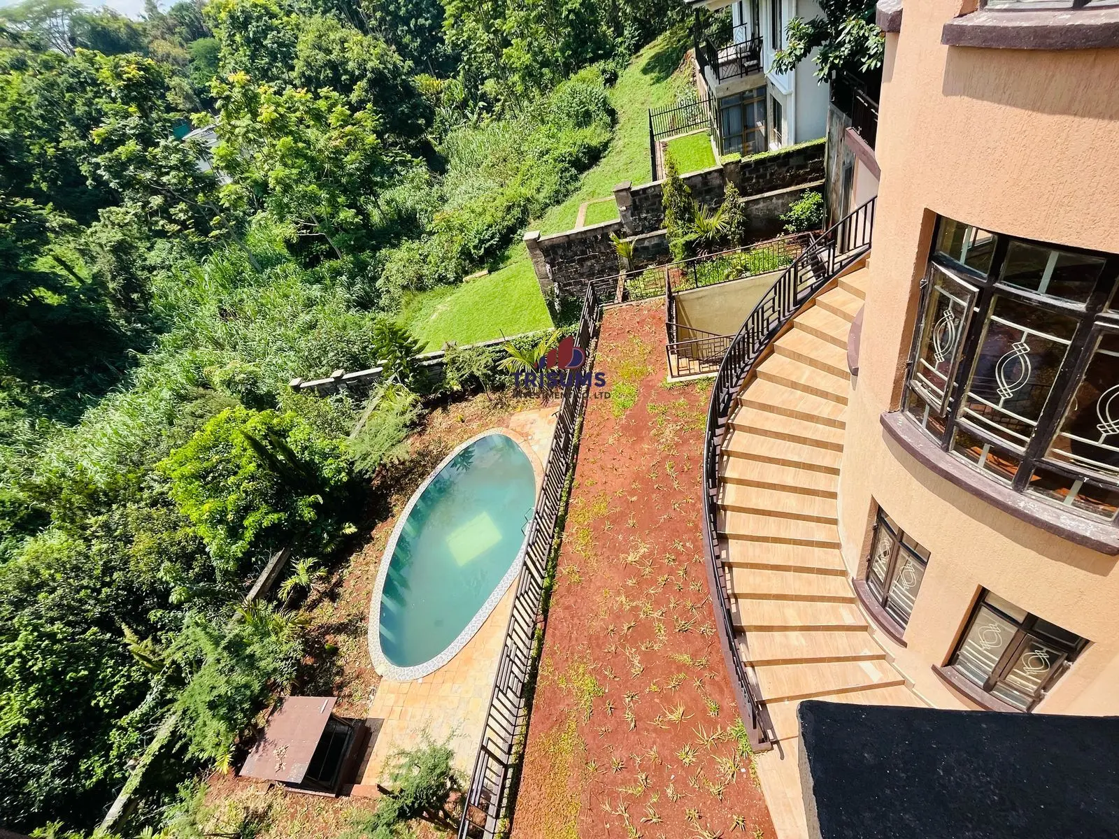 8 Bedroom Standalone Residence To Let